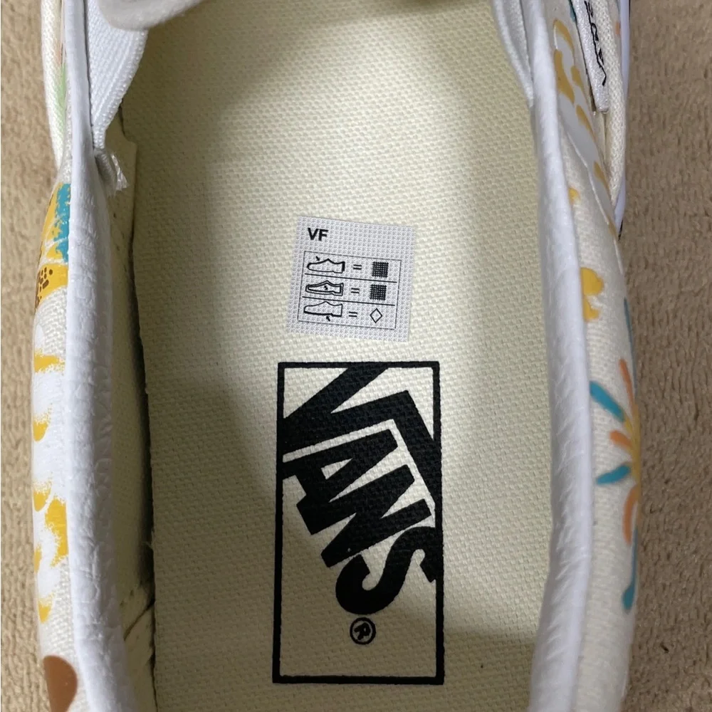 Vans Cream Sneakers with Whimsical Outdoor Print‎ - Picture 5 of 6